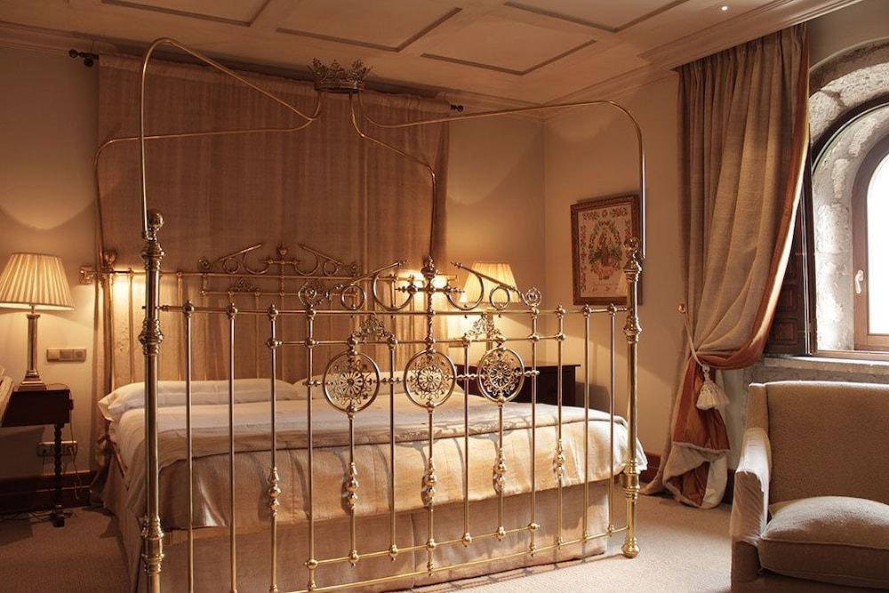 Landa Otel Burgo Dış mekan fotoğraf A room at the Hotel Excelsior