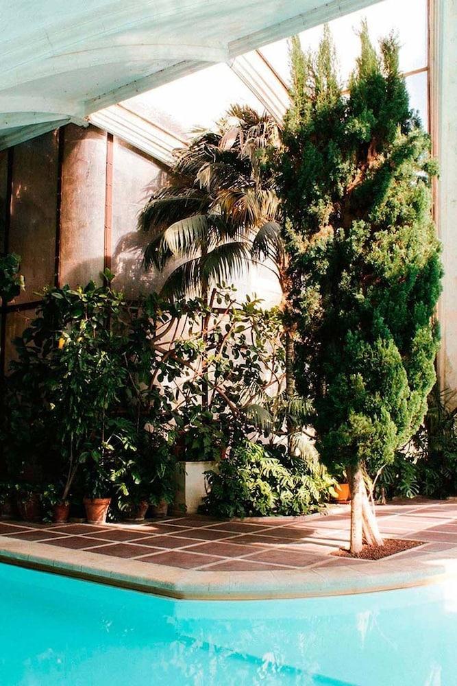 Landa Otel Burgo Dış mekan fotoğraf The sculpture in 2018