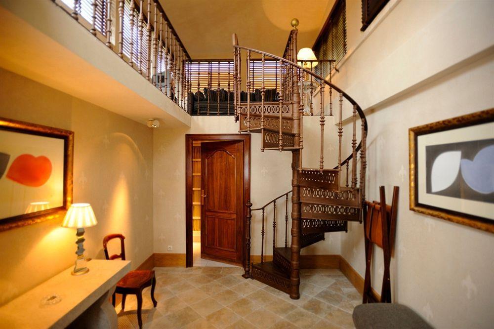 Landa Otel Burgo Dış mekan fotoğraf The spiral staircase