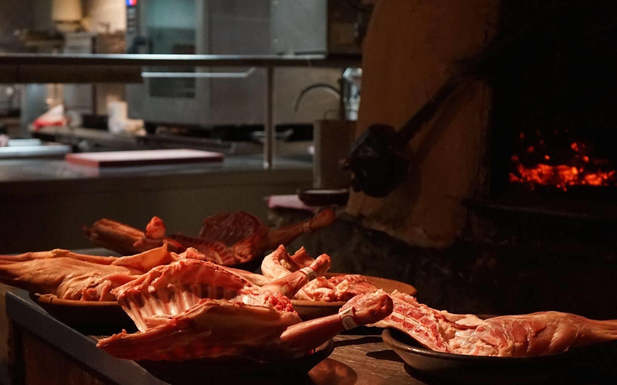 Landa Otel Burgo Dış mekan fotoğraf Cooking meat